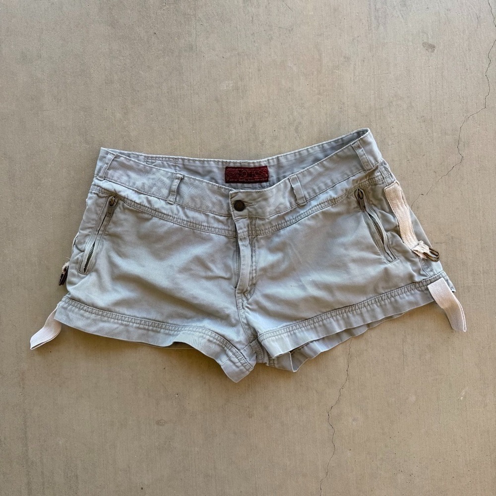 Y2K Hot Kiss Low Rise Utility Shorts Beige Zip Pocket Micro 34in Waist